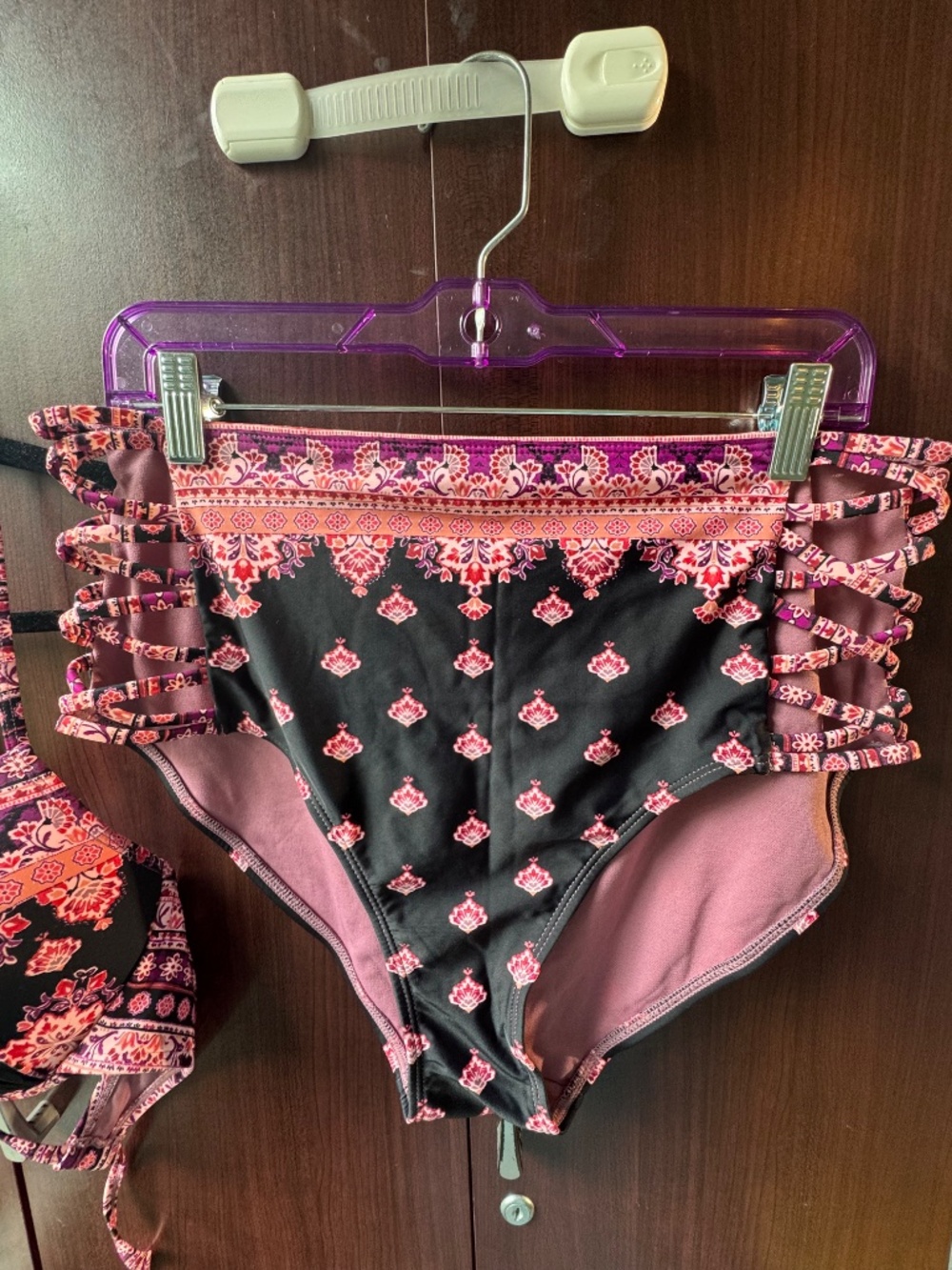 Bikini - Picture 5 of 12